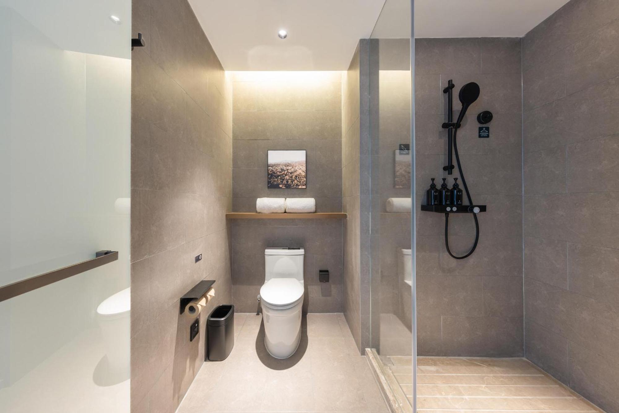 Atour Hotel Wuhan Chuhe Han Street Hongshan Plaza Exterior photo