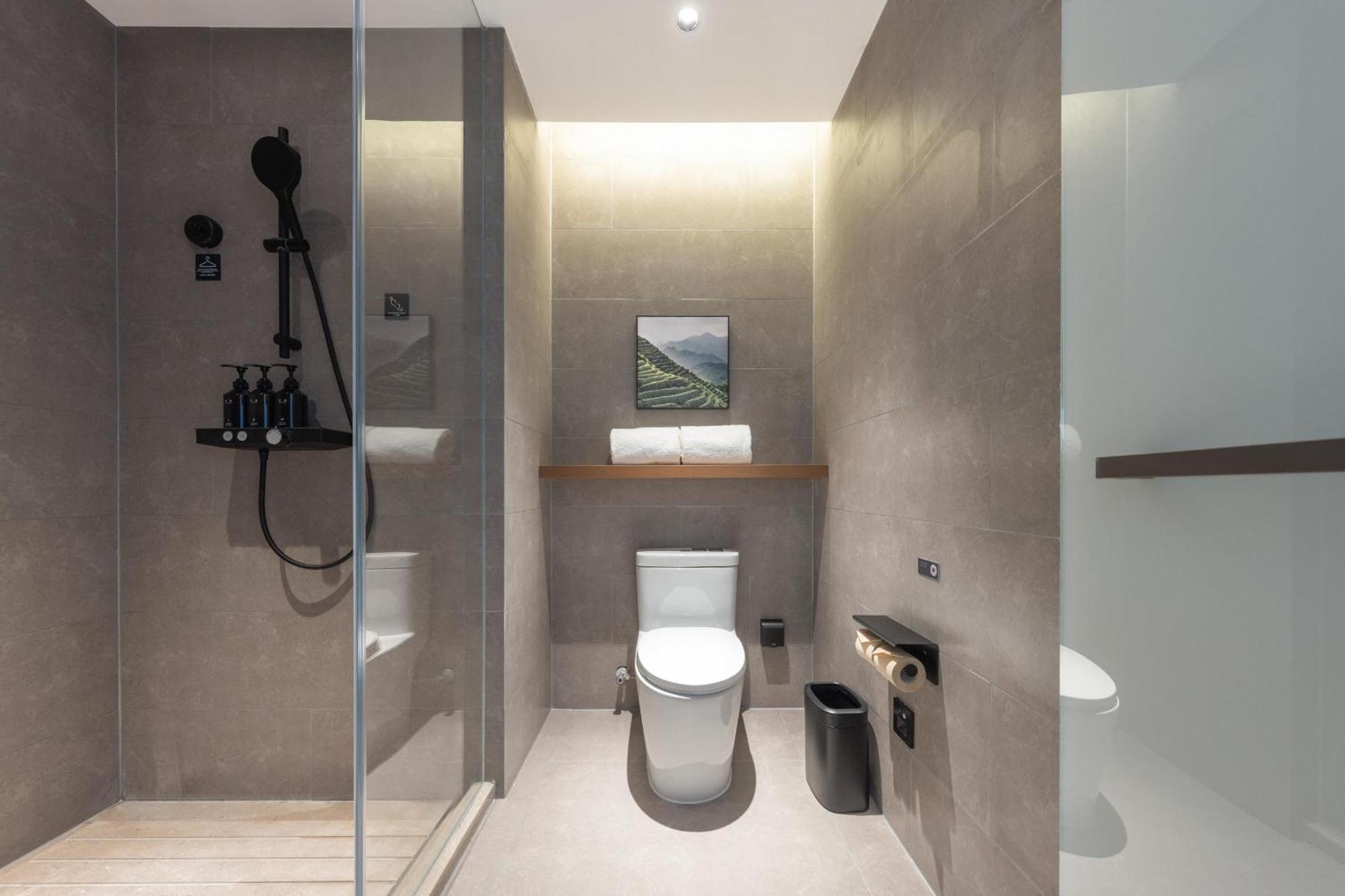 Atour Hotel Wuhan Chuhe Han Street Hongshan Plaza Exterior photo