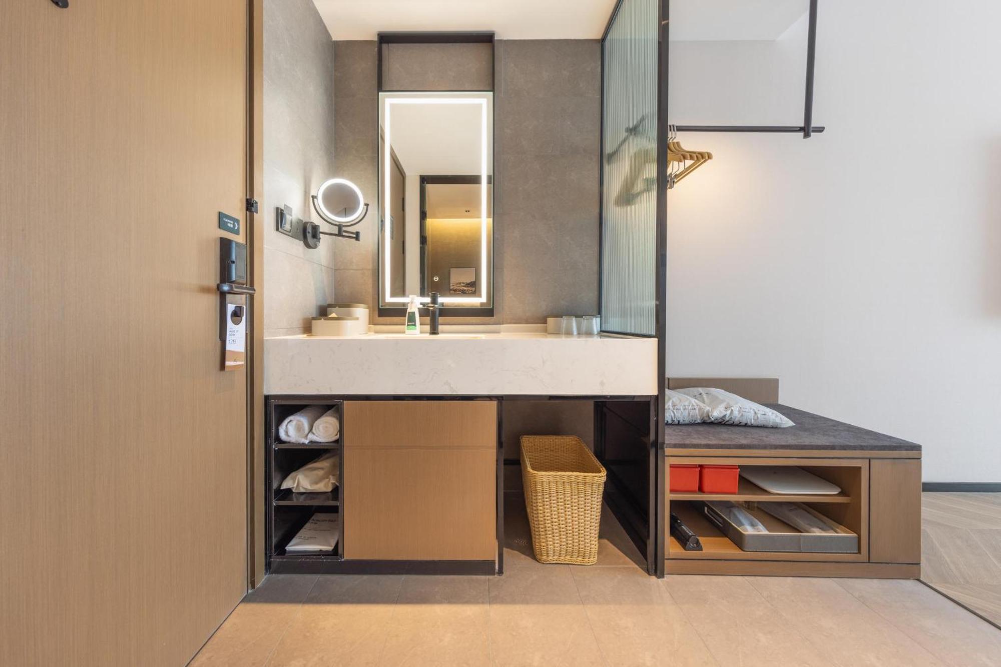 Atour Hotel Wuhan Chuhe Han Street Hongshan Plaza Exterior photo