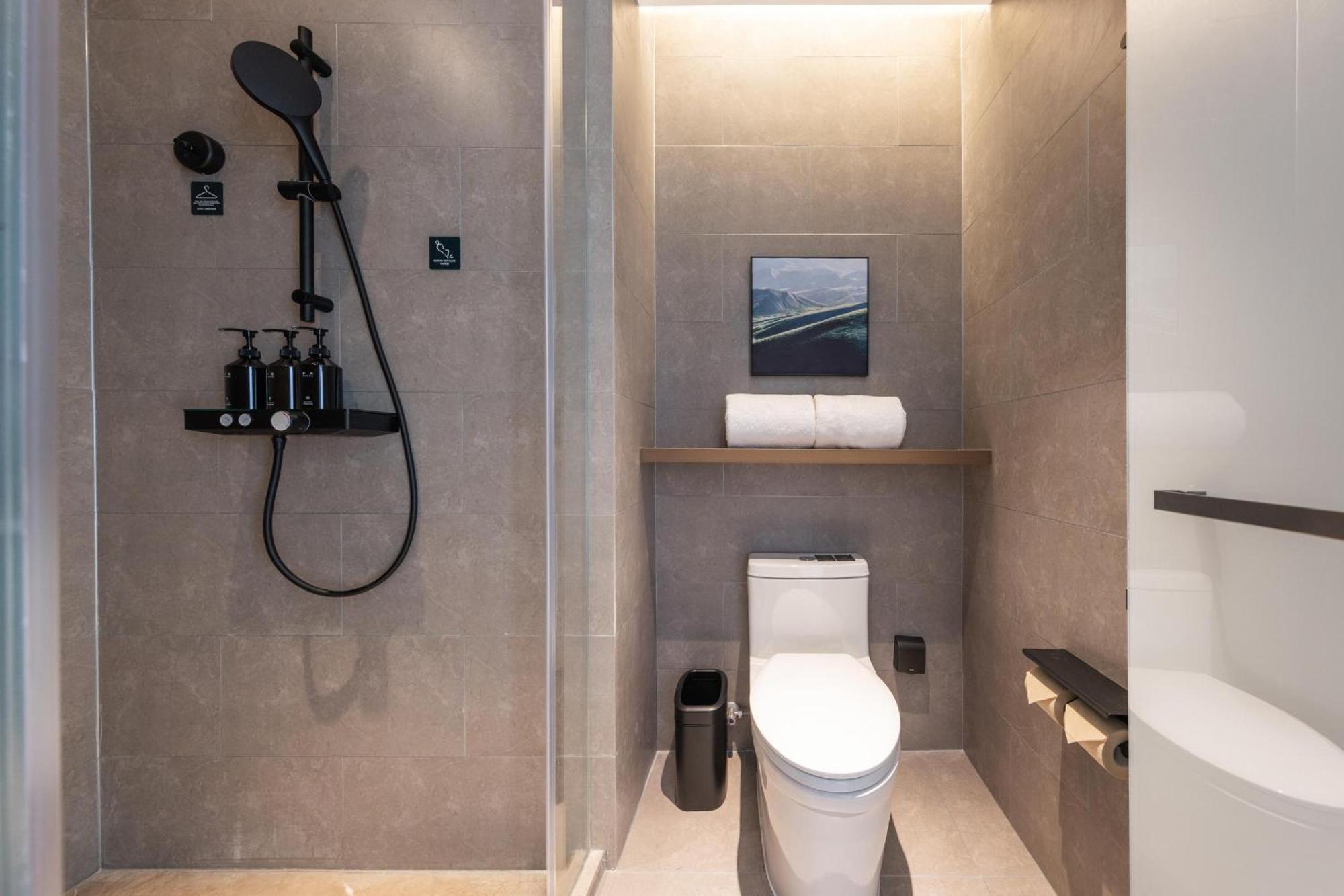 Atour Hotel Wuhan Chuhe Han Street Hongshan Plaza Exterior photo
