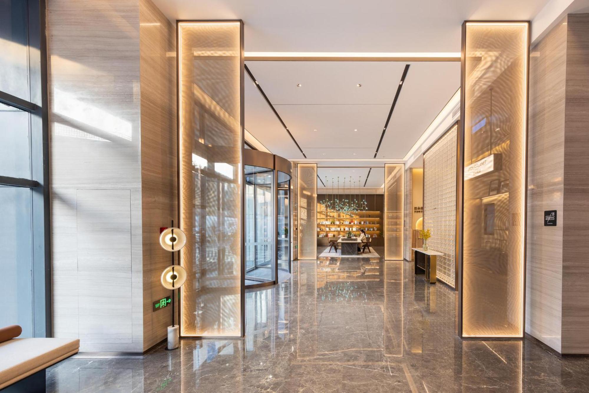 Atour Hotel Wuhan Chuhe Han Street Hongshan Plaza Exterior photo