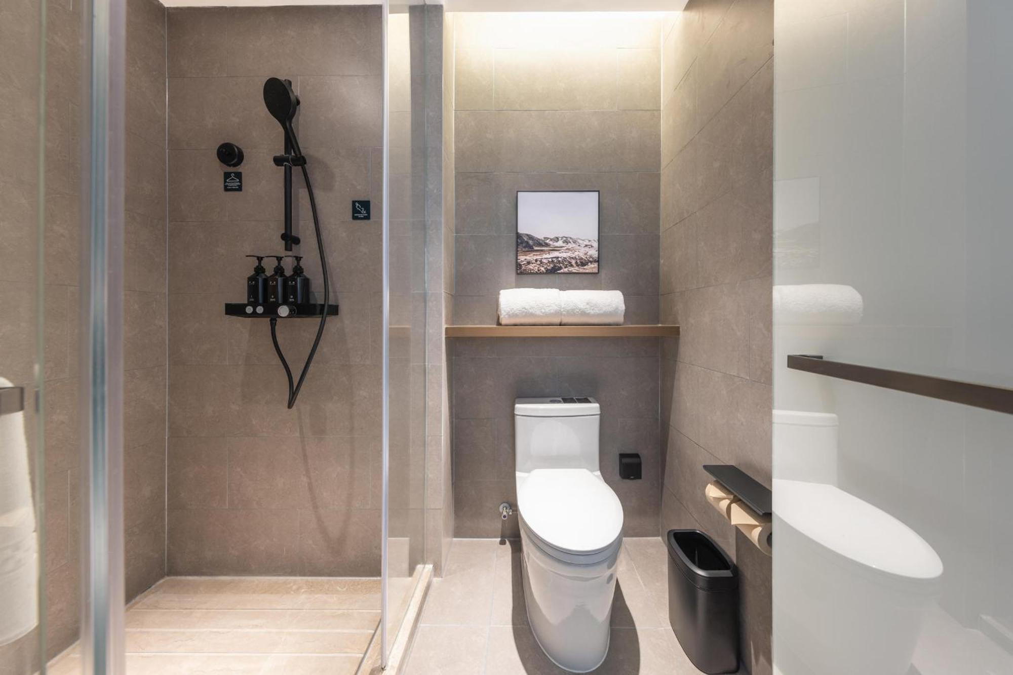 Atour Hotel Wuhan Chuhe Han Street Hongshan Plaza Exterior photo